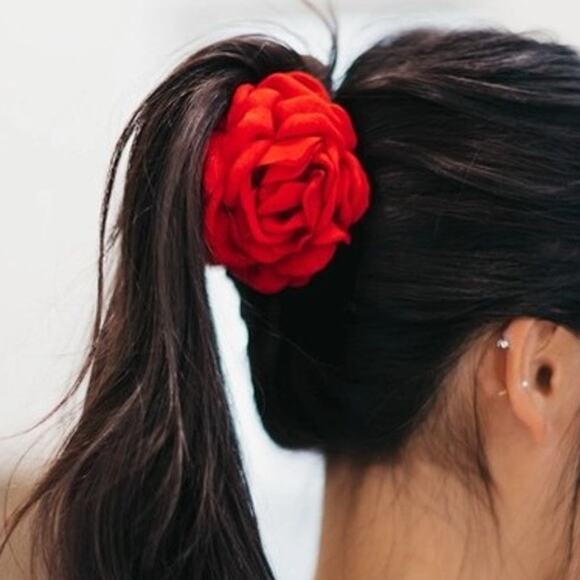 Blooming Rose Hair Claw Clip Red - Picture 4 of 4